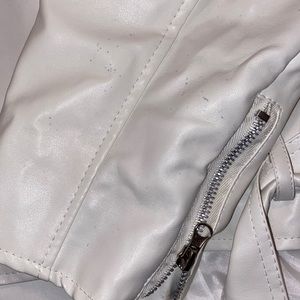 AIWOFS WHITE FAUX LEATHER JACKET M